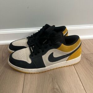 Jordan 1 Low “University Gold” Size 11.5